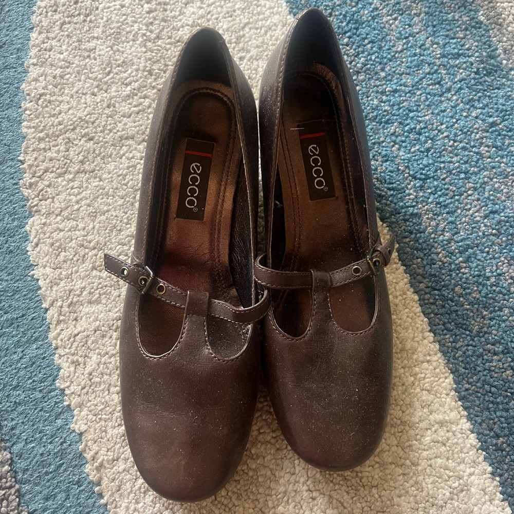 Ecco brown Mary Jane heels size 37